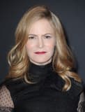 Jennifer Jason Leigh