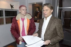 Wütend lässt Gerner Moritz seine Verachtung spüren