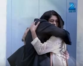 Bulbul realises that she has misunderstood Purab and they both confess thier love