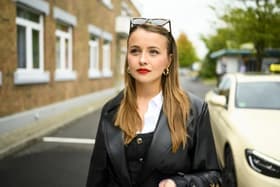 Ein Gast sorgt dabei für eine besondere Überraschung