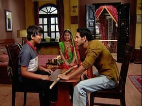 Shyam comes to meet sugna and the family