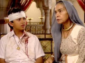 Dadisa tolerates anandi's behaviour