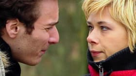 Julian kümmert sich um Diana