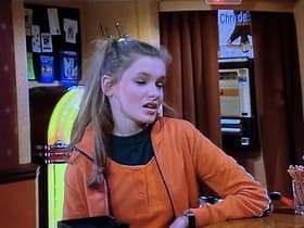 Charly versucht weiterhin, Kims Herz zu erobern.