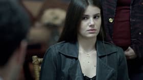 Giovanna diz a Alex que está apaixonada e quer casar