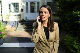 Jenny will Simone und Justus nicht das Feld überlassen