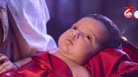 Baby Sita Lifts Shiv Dhanush