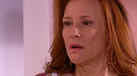 Leonor descubre a Federico y Almendra en la cama
